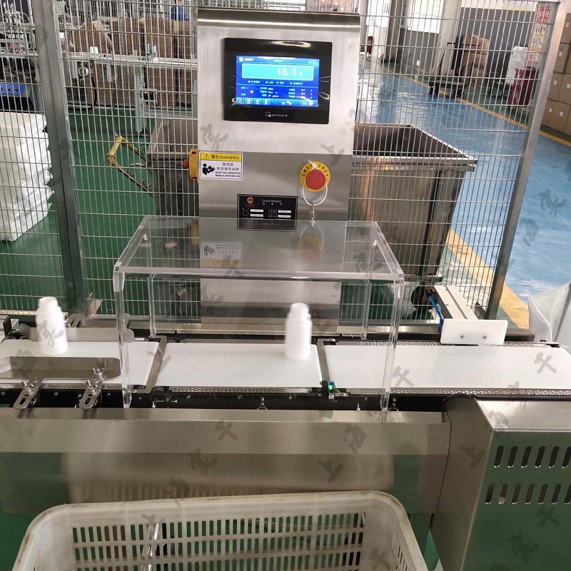 Dynamic checkweigher for tablet and capsule bottles